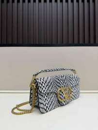 Picture of Valentino Handbags _SKUfw232187581fw